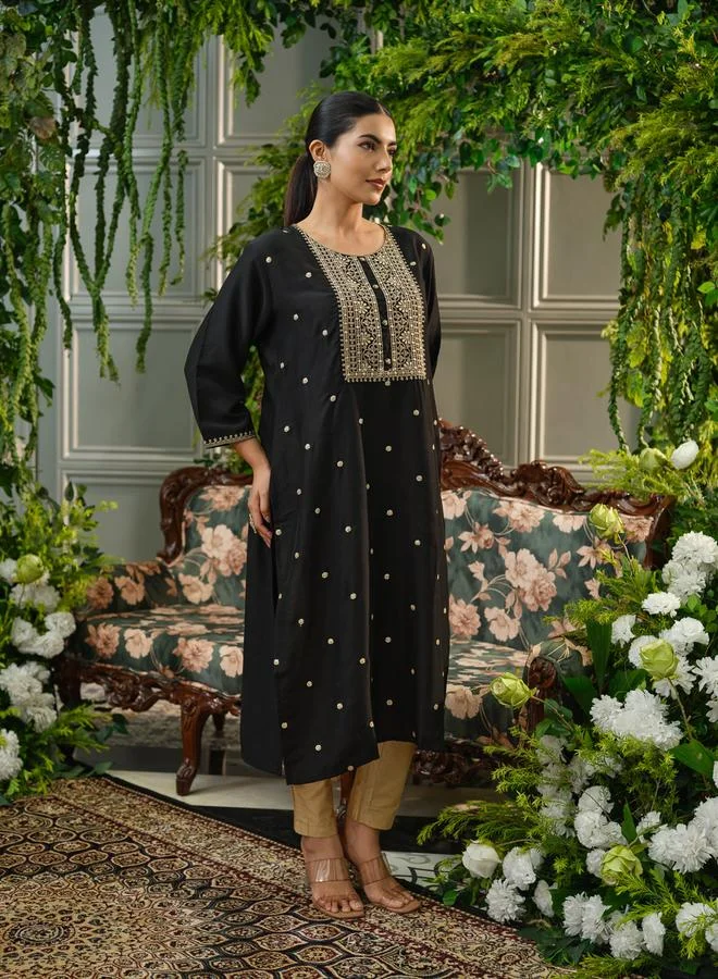 دي دبليو كورتا مستقيمة من الحرير الخام ومطرزة بخيوط للنساء